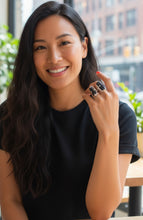 Load image into Gallery viewer, Dark Horse Split Ring